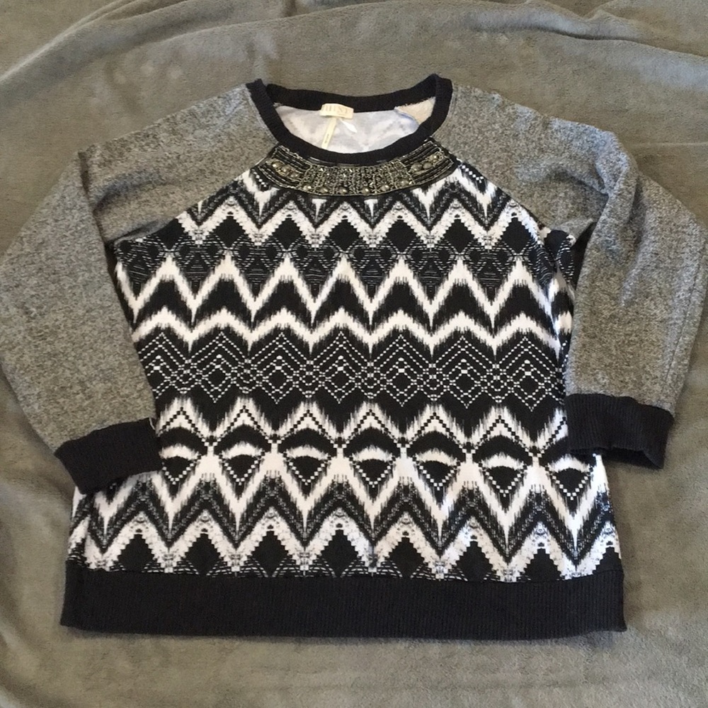 3/$15 Nice top, black/white/grey with beadwork size XL